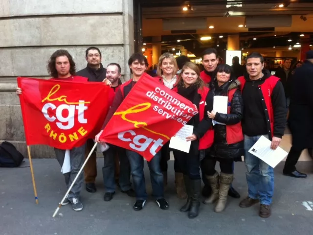 Les salariés du Virgin Megastore de Lyon ont manifesté samedi après-midi