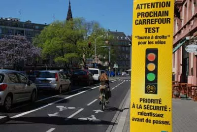 Les cyclistes pourront désormais passer au feu rouge