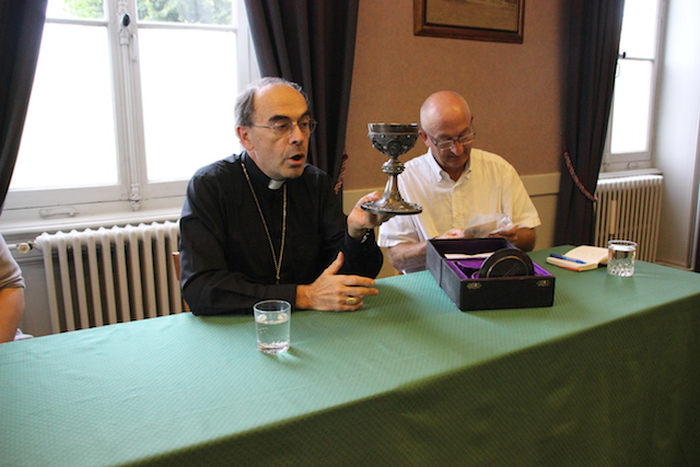 Le calice offert au cardinal Barbarin - Photo LyonMag