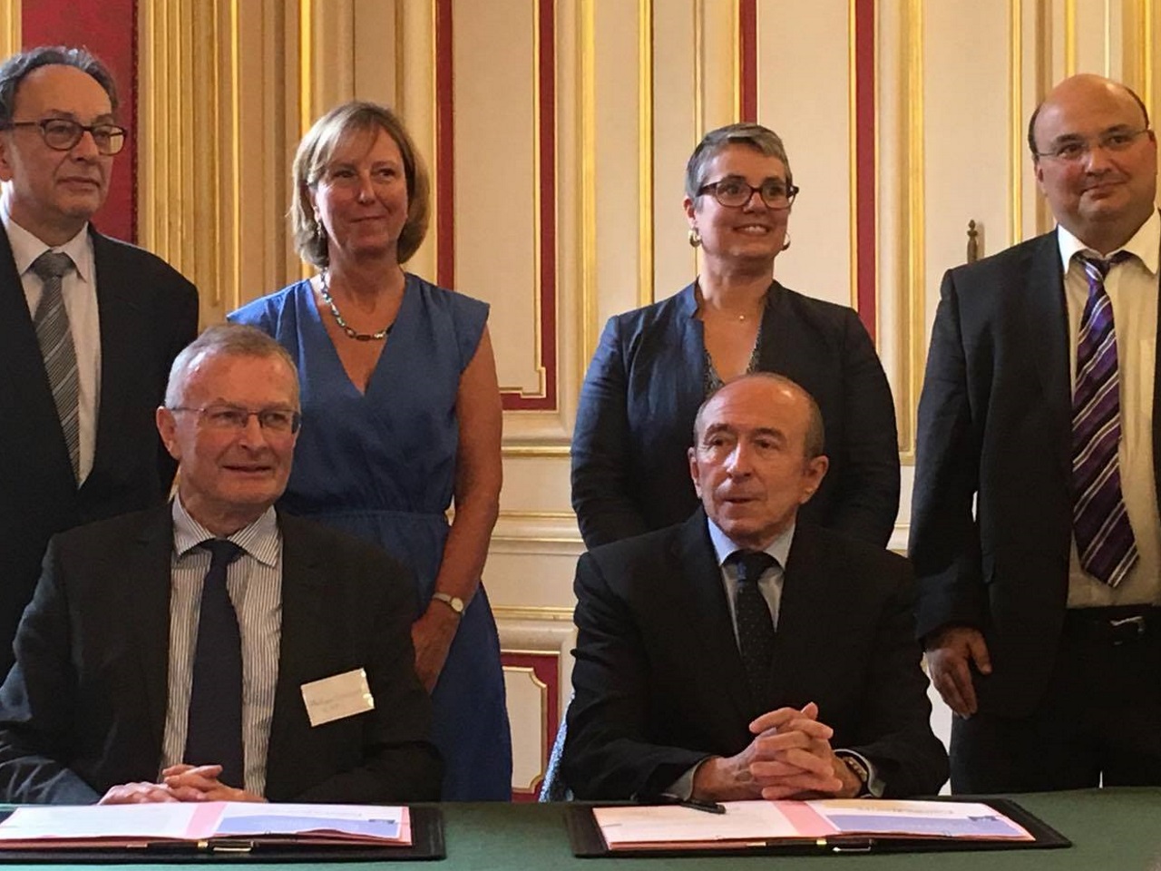 Gérard Collomb à la signature du contrat - LyonMag