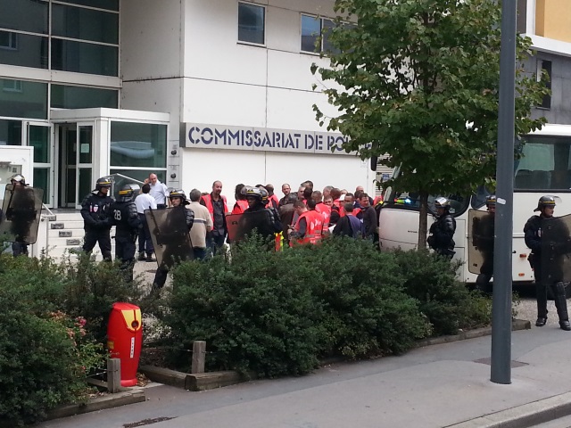 Les militants emmenés au commissariat de Villeurbanne - LyonMag