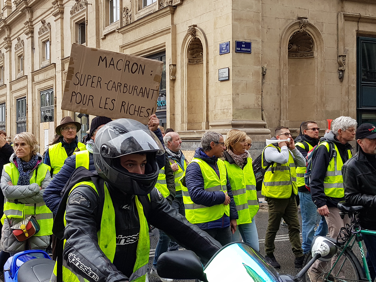 Moins De 5000 Gilets Jaunes Dans Le Rhône Et à Lyon Et