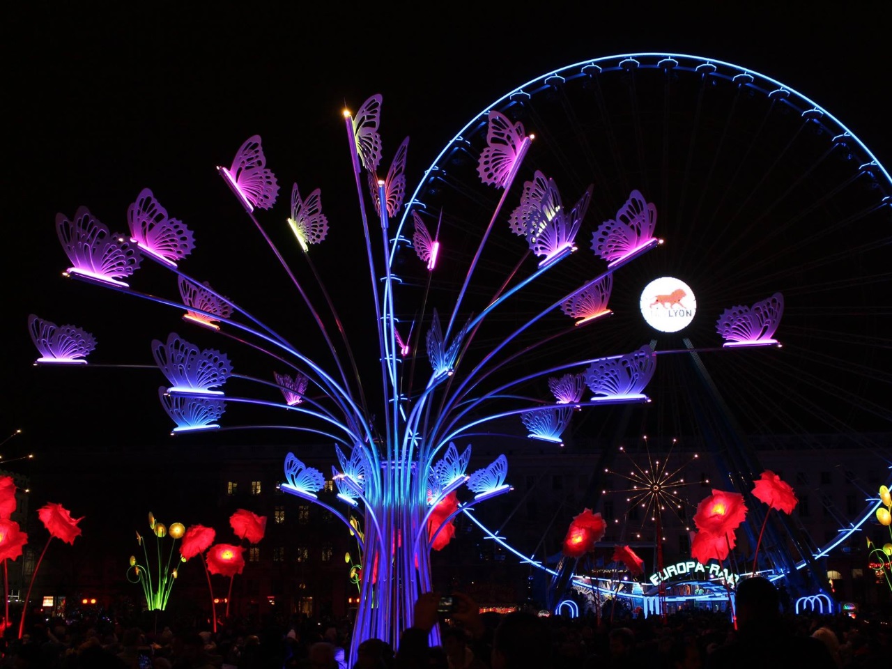 La place Bellecour et son jardin lumineux - LyonMag