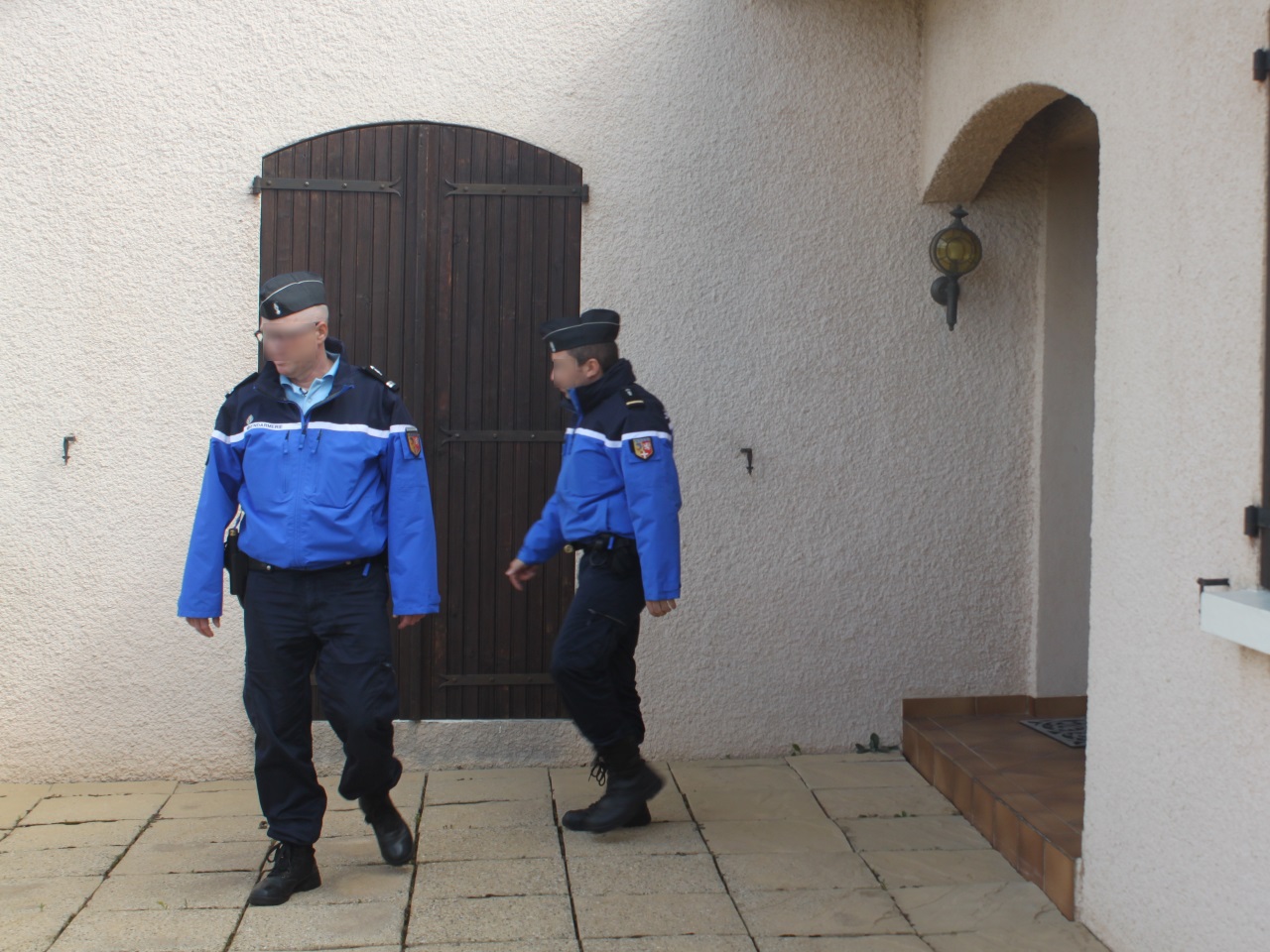 Les gendarmes vérifient les fermetures - LyonMag