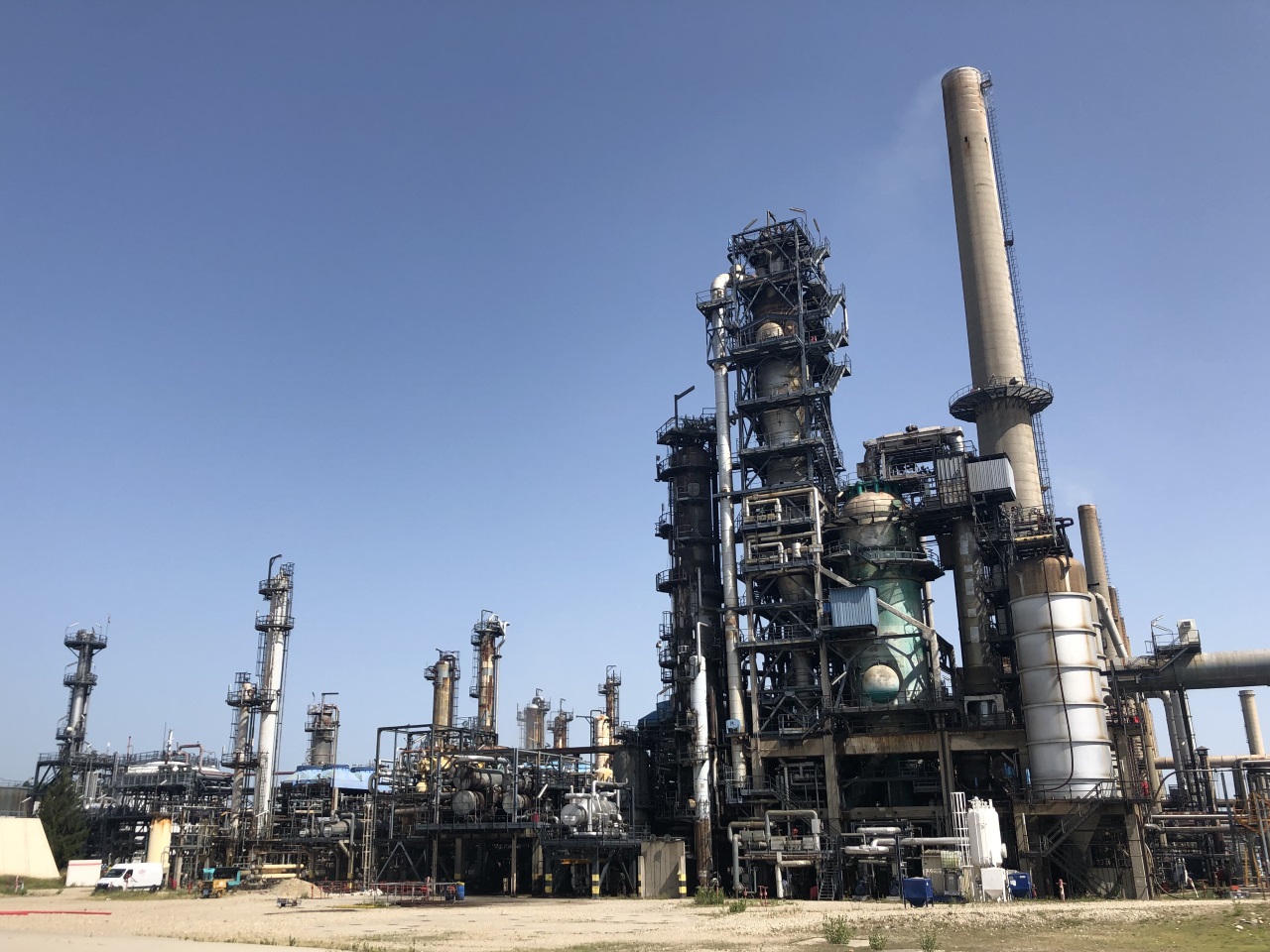 Greve A La Raffinerie De Feyzin La Sortie Des Camions Bloquee Par La Cgt