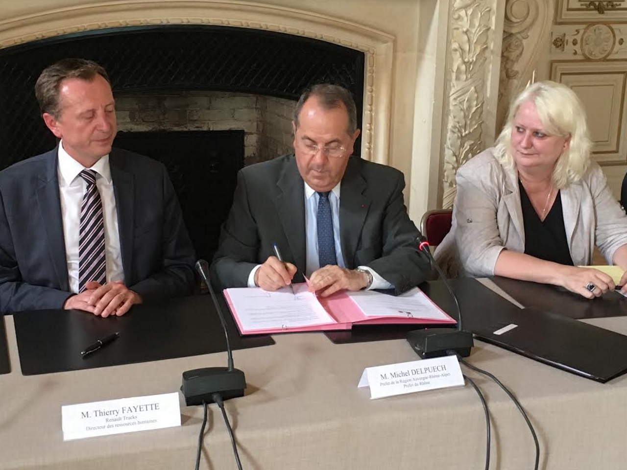 Michel Delpuech signe la convention - LyonMag