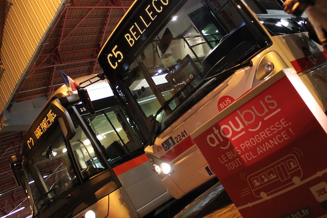 Lundi matin, au dépôt Alsace des TCL, Le C2 et le C5 s'apprêtent à rejoindre le nouveau réseau de surface des TCL, baptisé Atoubus - LyonMag
