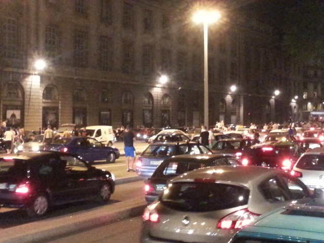 De nombreux véhicules vers l'Hôtel Dieu après la victoire de l'Algérie - LyonMag