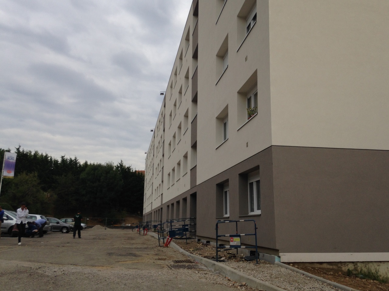 C'est sur le parking de cet immeuble que le policier a ouvert le feu - LyonMag.com