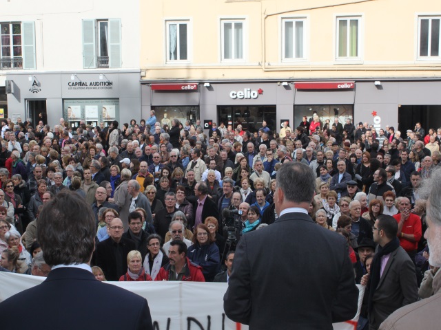 Entre 500 et 1000 personnes étaient rassemblées à Oullins - LyonMag