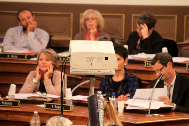 Gérard Collomb à la tribune entouré des adjoints