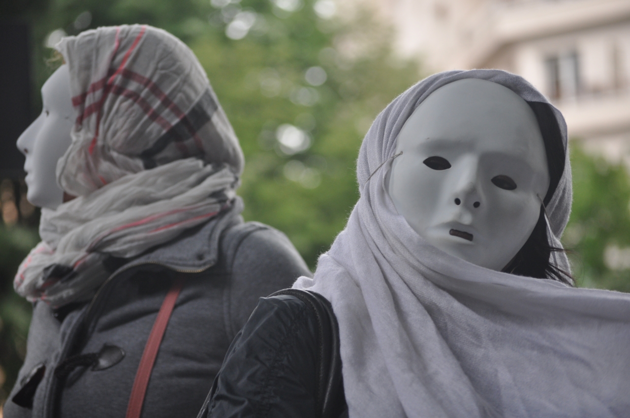 Les prostituées étaient vêtues d'un masque blanc - LyonMag.com
