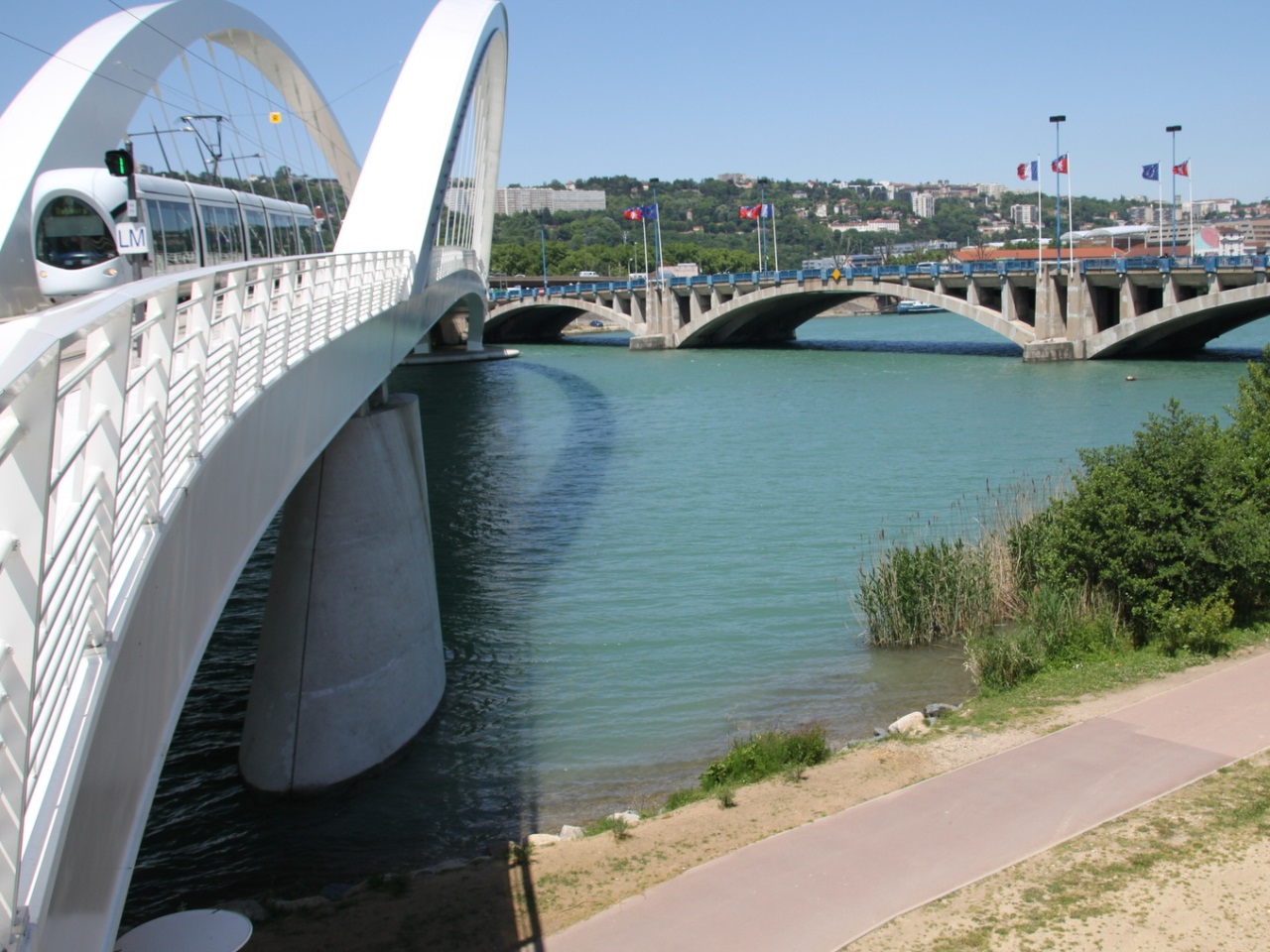 Le corps a été retrouvé dans le Rhône près du pont Raymond-Barre - LyonMag