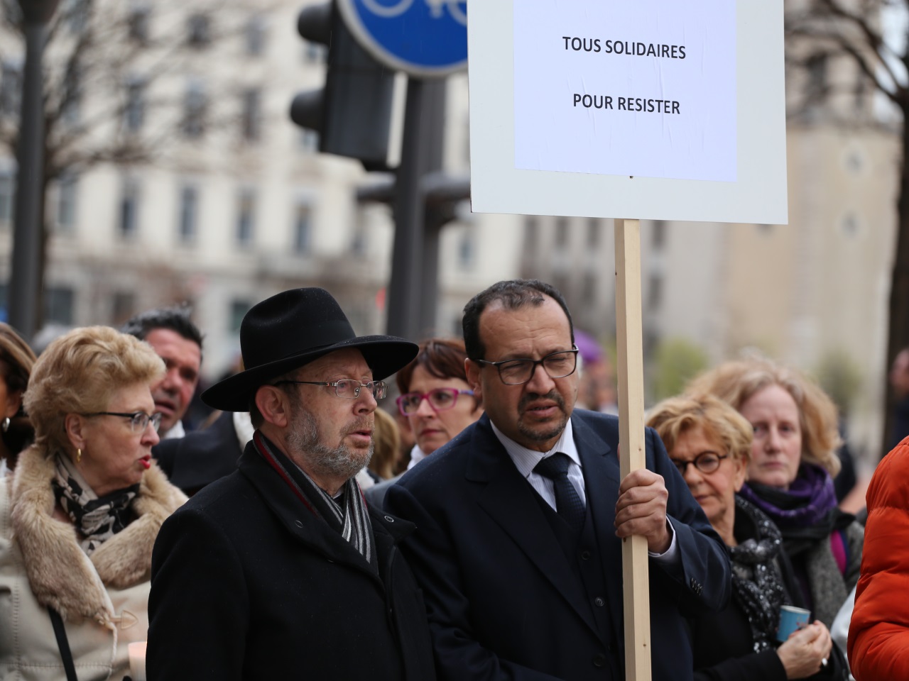 Les représentants juifs, Richard Wertenschlag, et musulmans, Benaïssa Chana, présents en tête de cortège - LyonMag