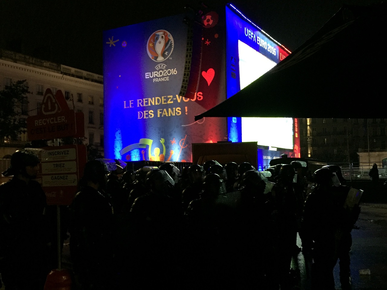 Les forces de l'ordre ont investi la fan-zone mercredi soir - LyonMag