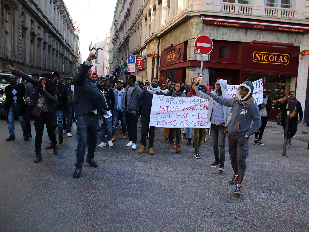Les manifestants ont ensuite décidé de défiler dans les rues de Lyon - LyonMag