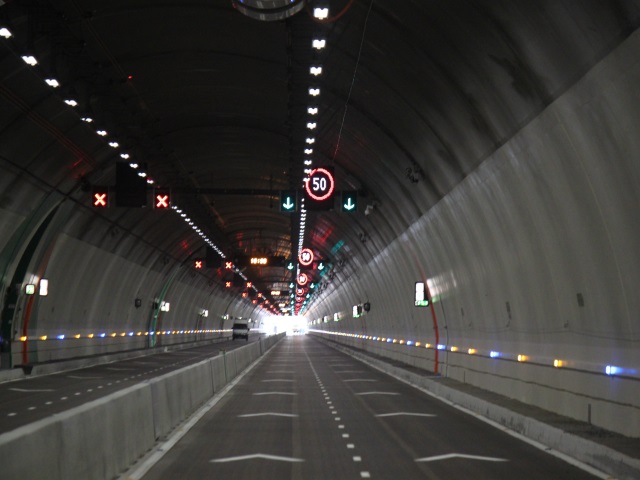 La vitesse est toujours limitée à 50 km/h à l'intérieur du tunnel - LyonMag