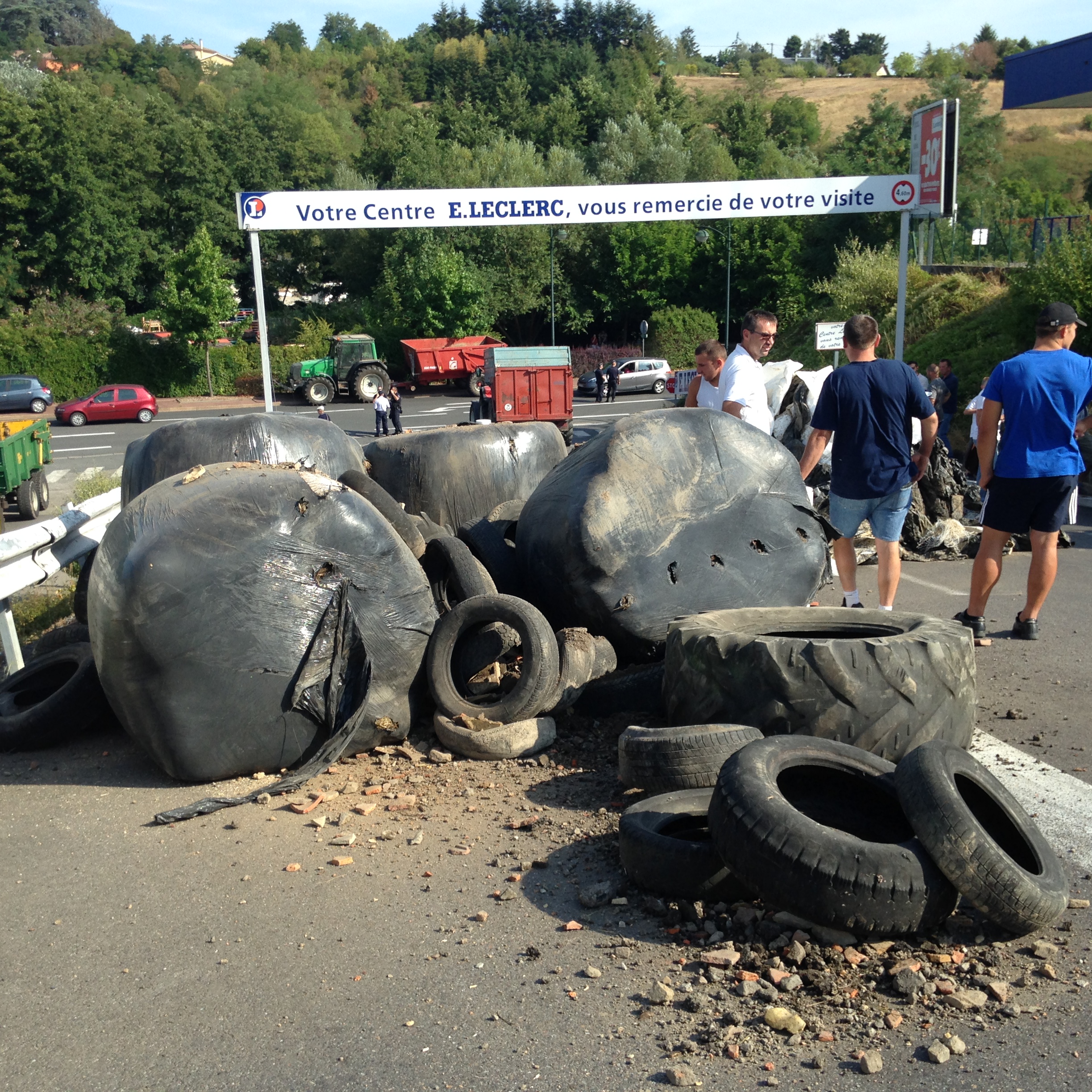 Le Lelerc de Gleizé a été bloqué par les agriculteurs 