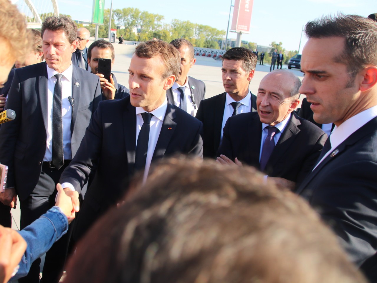Emmanuel Macron devant le Musée des Confluences - LyonMag