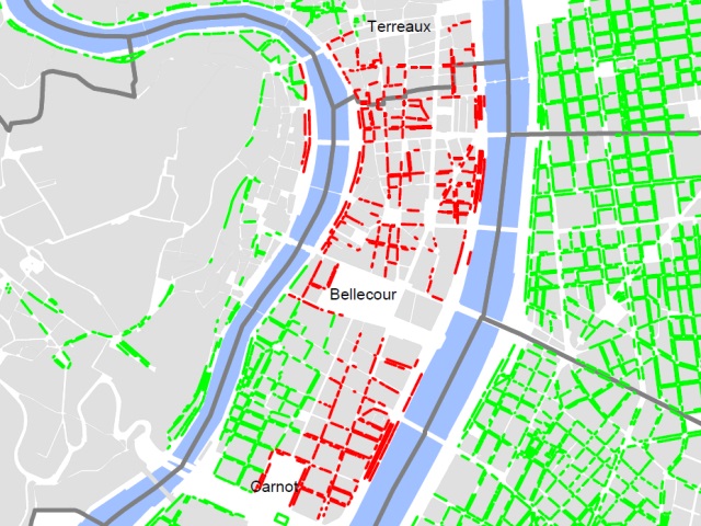 En rouge, les axes où le stationnement restera payant en août - DR Ville de Lyon