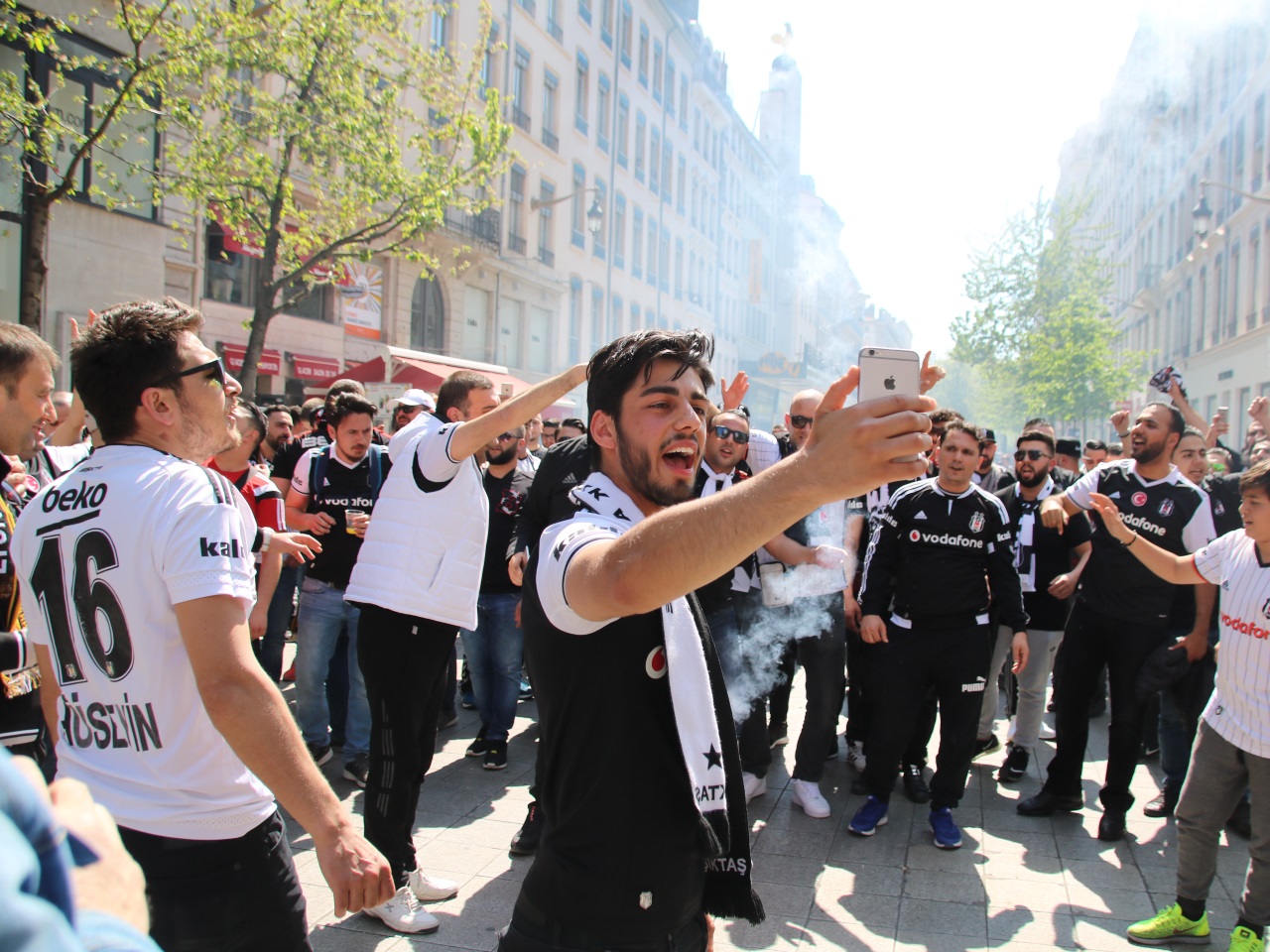 Les supporters de Besiktas sont à Lyon - LyonMag.com