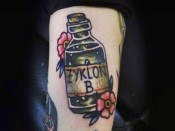 L'un des tatouages polémiques de la dentiste dénoncée - DR