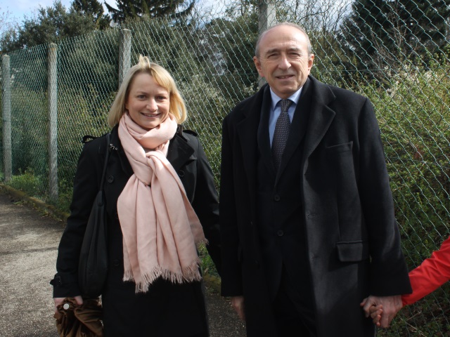 Gérard Collomb et son épouse à la sortie du vote dimanche matin - LyonMag